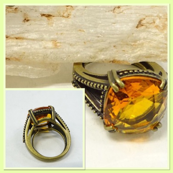 Amber stone ring set in bronze - Picture 2 of 5